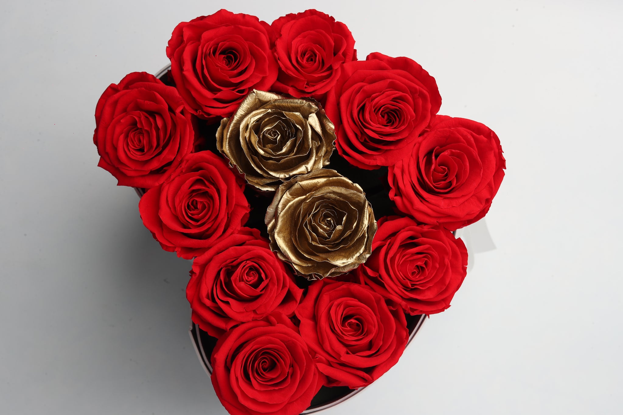 Sweet & Love Luxury Box/ Red and Gold roses